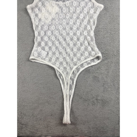 BARDOT Top White Lace Floral Sheer Bodysuit Snap Button Mock Neck Women M NWT - Picture 12 of 12